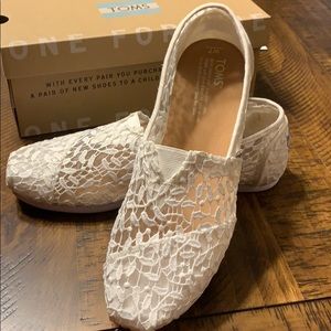 White Lace Wedding Day Toms